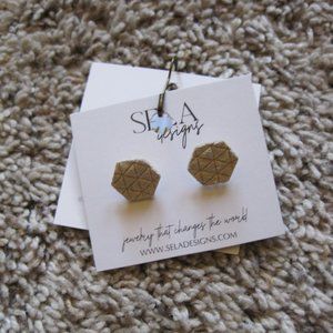 NWT Sela designs Hexagon leather earrings